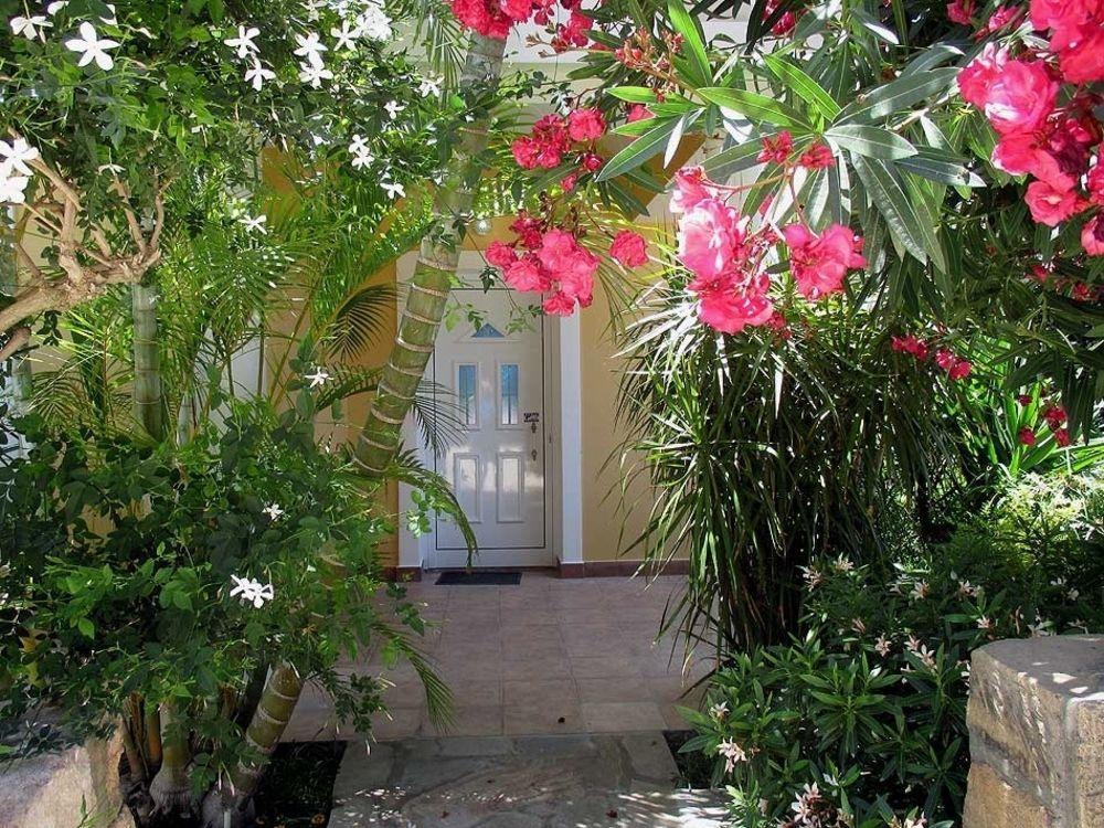 Rododafni Villas Klorakas Exterior photo