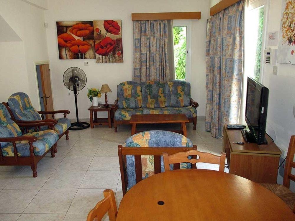 Rododafni Villas Klorakas Exterior photo